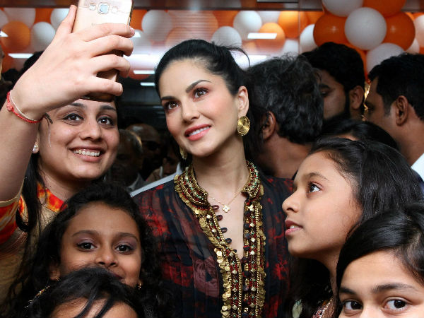 रियल स्टेट में भी किया है इन्वेस्टमेंट