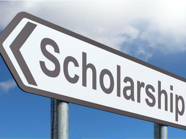 बुलंदशहर में 12वीं में कर चुकी हैं टॉप 