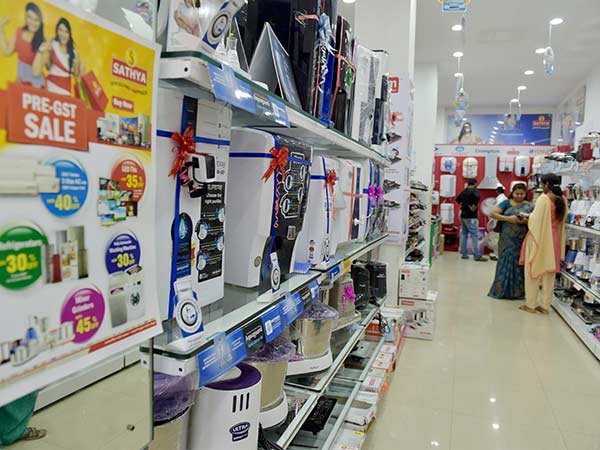 सालाना लगभग 86 हजारा करोड़ रुपये का आयात