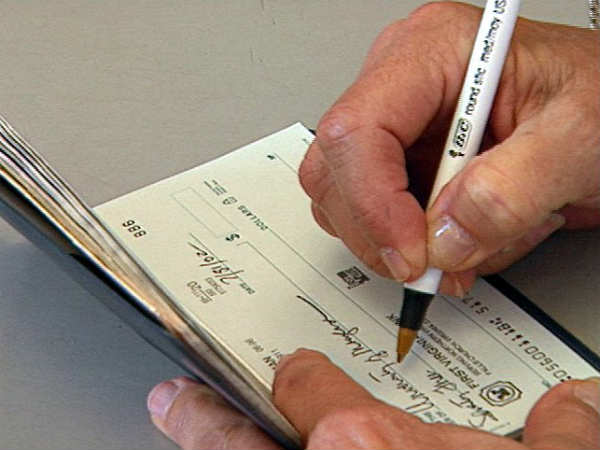 चेक से करें किराए का भुगतान 