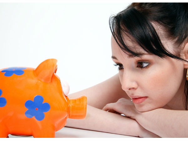 कपड़ों से संबंधित सामान पर 