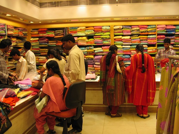 ऑफलाइन कारोबार फ‍ीकी पड़ी