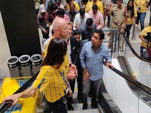 फिजिकल स्टोर के साथ ऑनलाइन बिजनेस से भी मुनाफा