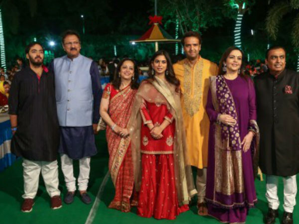 आनंद पीरामल के बारे में 