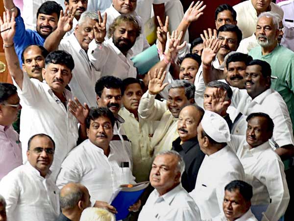 अधिकारी बजट पेश के बाद ही घरवालों से कर सकते संपर्क 