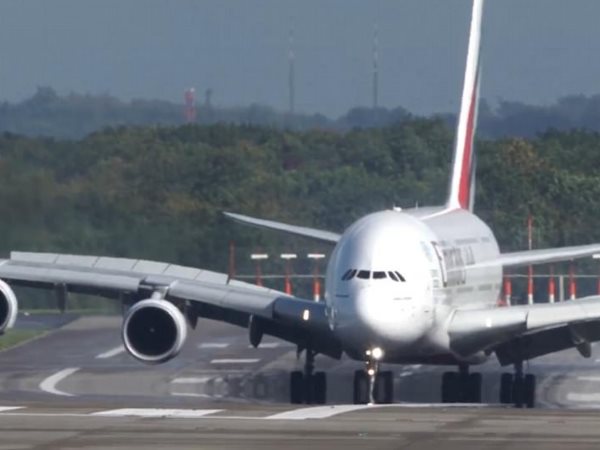 ए380 ने पहली उड़ान 2007 में भरी थी