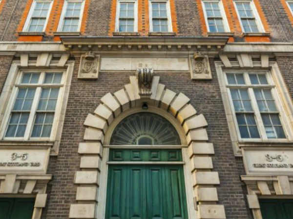 अपराधियों के बनाए सामान मेहमान देखेंगे 