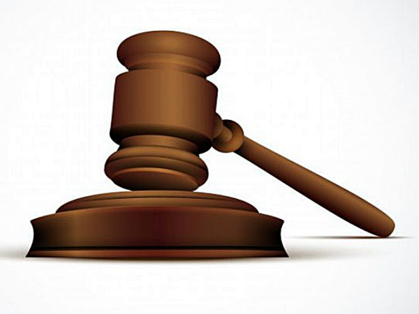 उपभोक्ता को दावे के हिसाब से देनी होती है फीस (consumer has to pay the fee according to the claim)