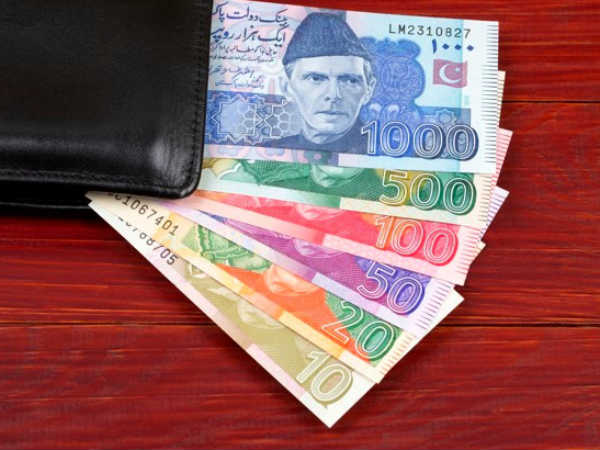 लेकिन कर्ज लेने में कोताही नहीं