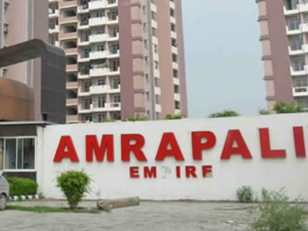 सरकारी नौकरी से की शुरुआत 