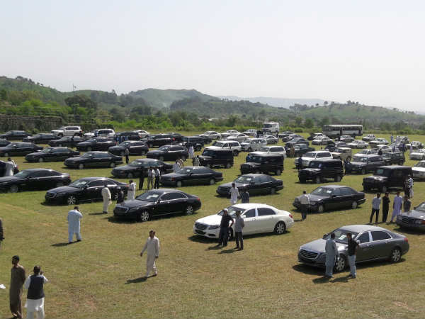 बड़ी-बड़ी कार कंपनियों को लगा झटका