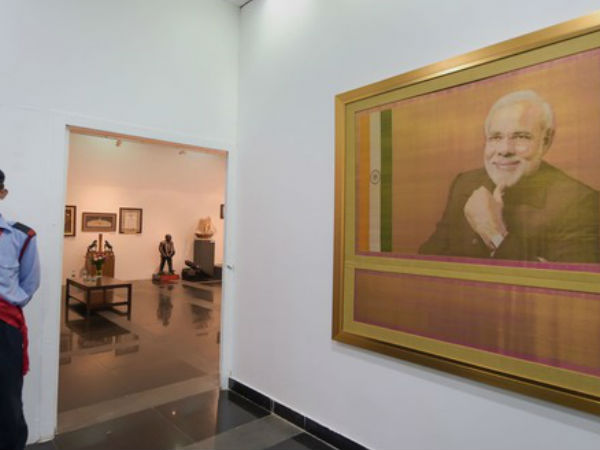 बीएमडब्ल्यू की लकड़ी की बनी प्रतिकृति की कीमत थी सबसे ज्‍यादा 