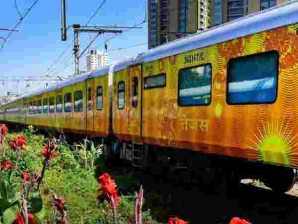 ऐसे करा सकते है तेजस एक्सप्रेस ट्रेन की बुकिंग
