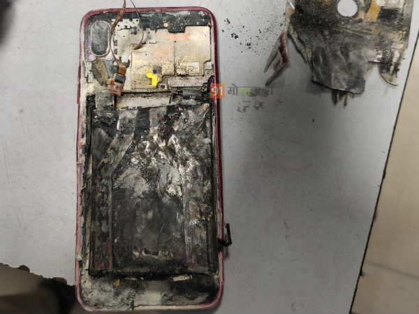 सिर्फ फोन के अपने चार्जर से ही करें चार्ज