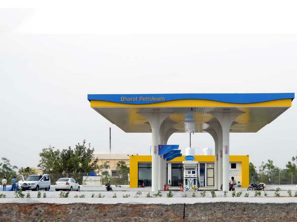 डीलर भी जोड़ते हैं अपना मार्जिन