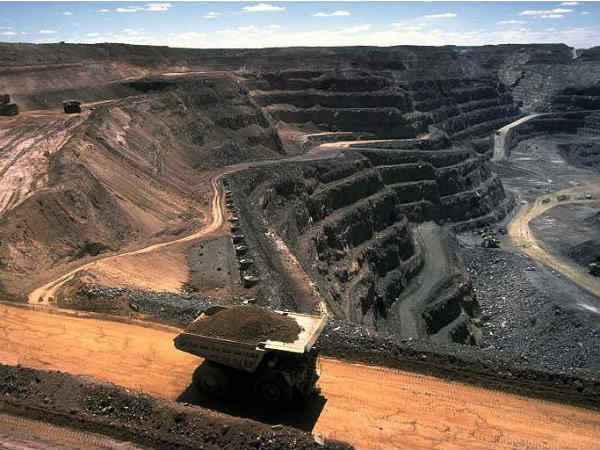 खनन कंपनियों के भी पीएलए से संबंध