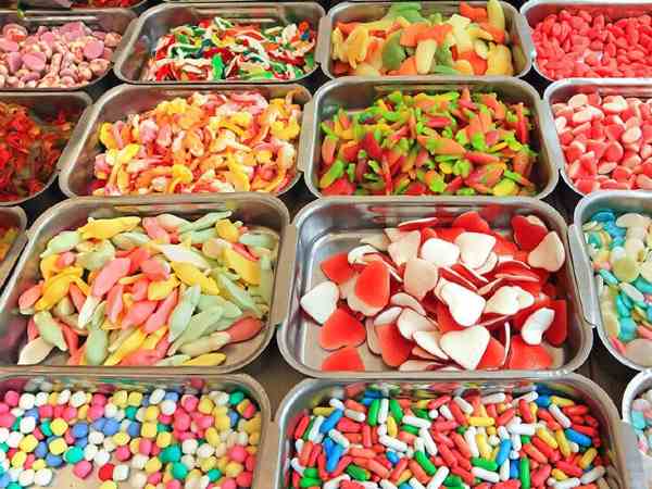 रोज बनती हैं 50 टन तक टॉफियां