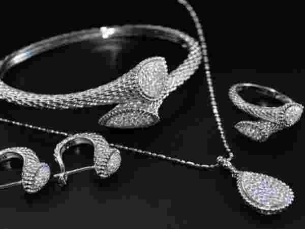  चांदी की कीमत 2,550 रुपये तक बढ़ी