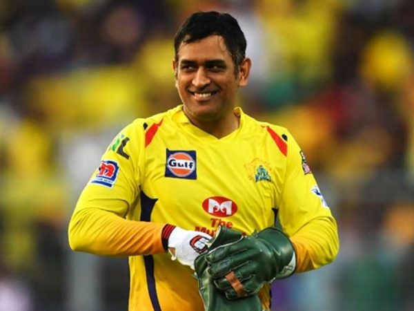 दूसरे खेलों में भी कमाई करते हैं महेंद्र सिंह धोनी