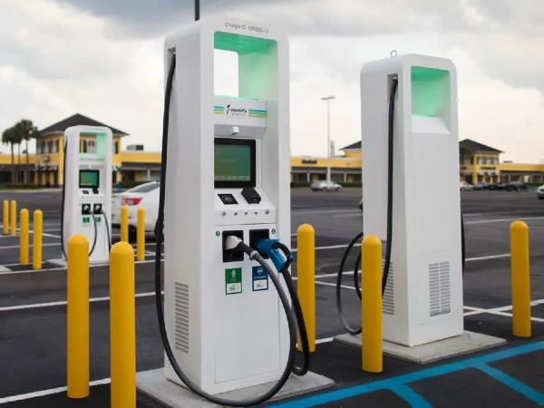 नए पेट्रोल पंप पर वैकल्पिक ईंधन का विकल्प अनिवार्य