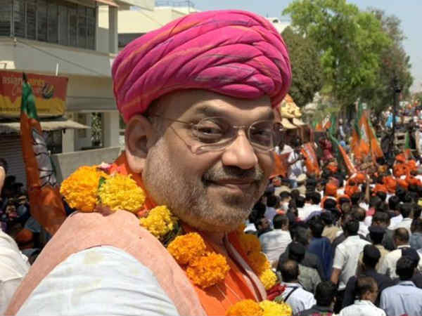 गृह मंत्री अमित शाह की कितनी संपत्ति घटी