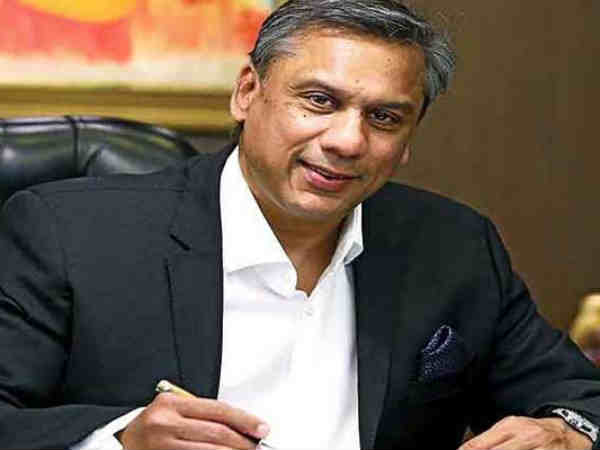  अनुराग जैन एंड फैमिली