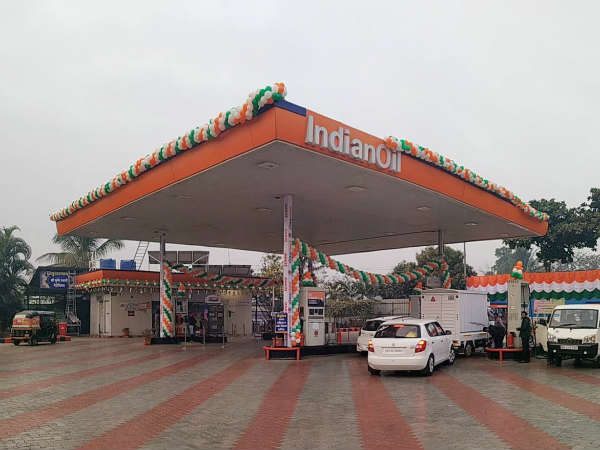 डीलर भी जोड़ते हैं अपना मार्जिन