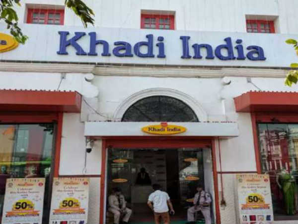 4 बार सेल्स 1 करोड़ रु के पार रही सेल