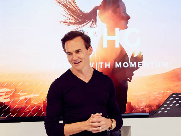 द हट ग्रुप के बॉस का नाम है मैथ्यू मोल्डिंग