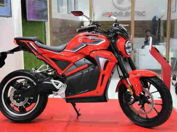  हीरो एई-47