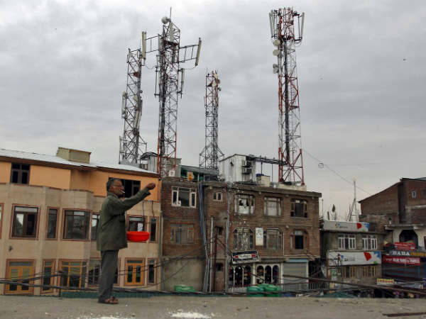 जानें कहां लगते हैं मोबाइल टावर