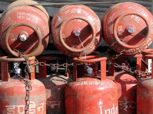  करें गैस डिस्ट्रिब्यूटर के खिलाफ शिकायत दर्ज