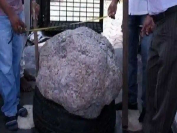 कैसे मिला कीमती पत्थर