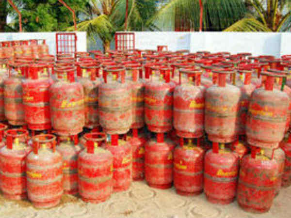 नहीं बढ़ाए गए घरेलू गैस सिलेंडर के दाम