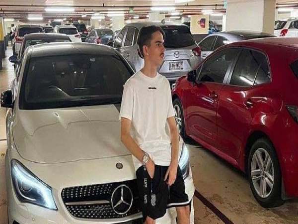 लाखों डॉलर की कमाई