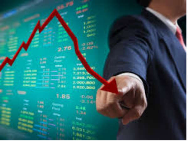 टाटा मोटर्स सबसे अधिक गिरा