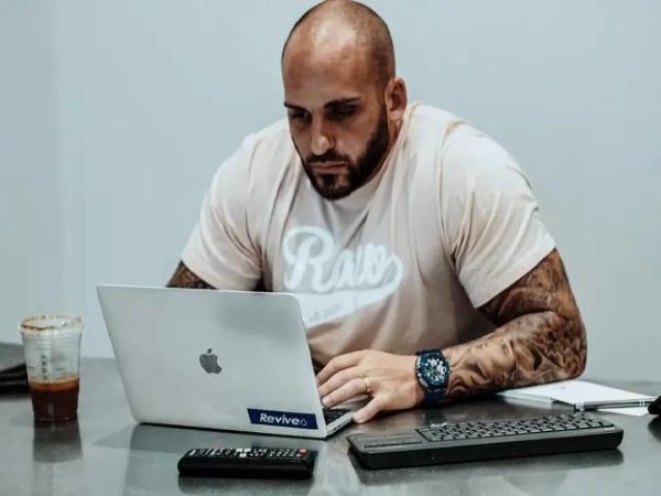 एक कॉल पड़ गयी भारी