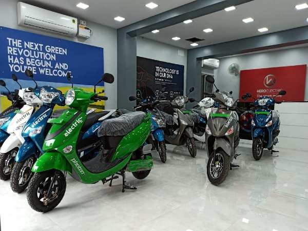 कुल 9 स्कूटर