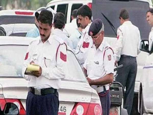 चालान का निपटान कराने के लिए आपको एक ऑनलाइन बुकिंग करनी है। इसके लिए आपको आगे बताए जाने वाले स्टेप्स को फॉलो करें :