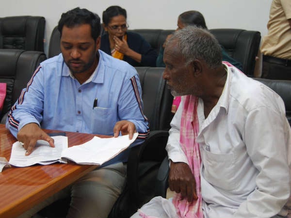 युवाओं लिए पर्याप्त नौकरिया उपलब्ध नहीं