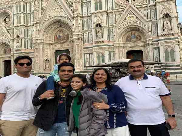 एक समय रहते थे चॉल में