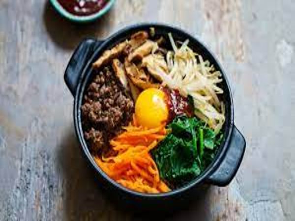 होटल और रेस्टोरेंट में किया काम