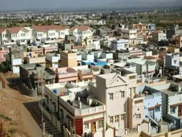 बैंकों में हजारों करोड़ रु