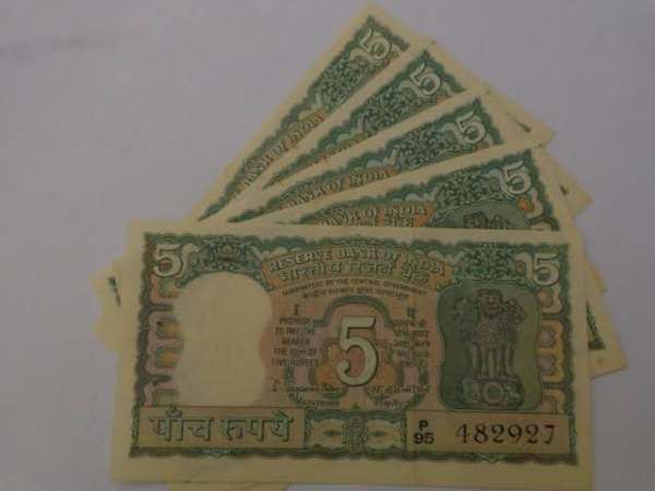 कौन खरीदता है इन नोट्स को