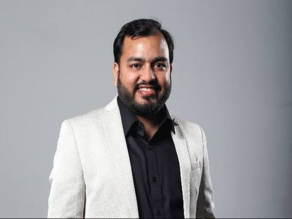 चैनल पर 8.33 मिलियन से अभी अधिक सब्सक्राइबर है