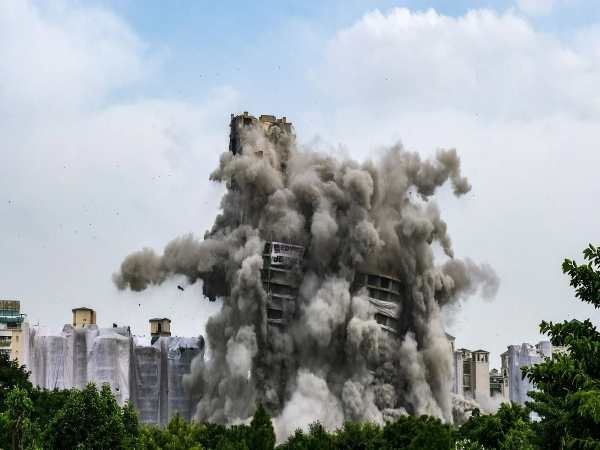 9 मंजिल की थी परमिशन