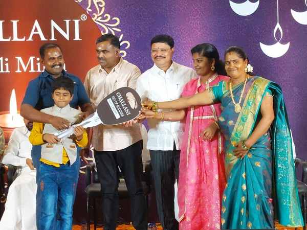 स्टाफ को बताया अपना परिवार