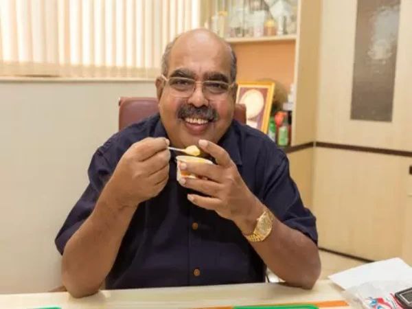 पाव भाजी बेचना भी शुरू किया