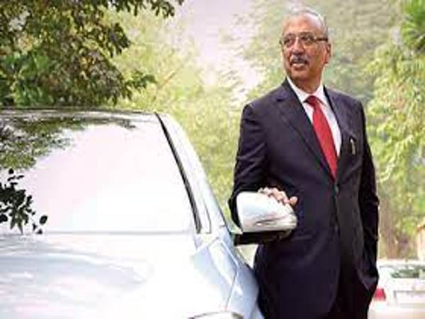 इंडियन ऑयल कॉरपोरेशन में महेश ने 11 वर्षो तक काम किया