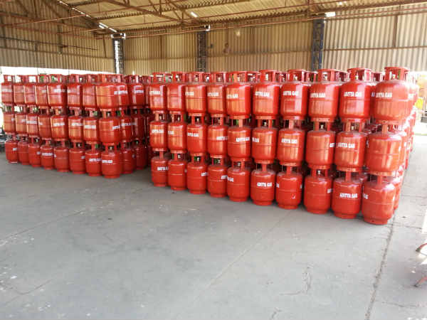 जानिए घरेलू सिलेंडर किस रेट पर मिल रहा